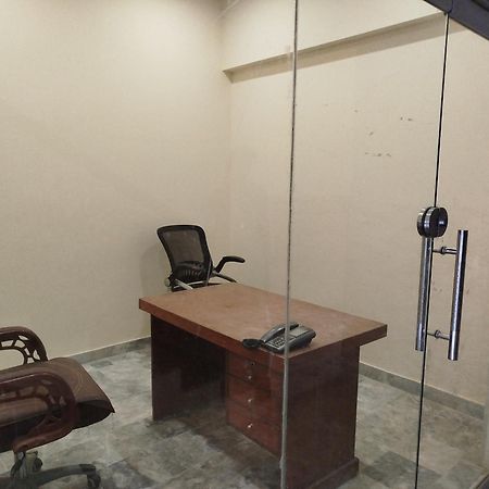 Hotel Crown Plaza, Near Karachi Airport, Darul Sehat Hospital, Dow, Agha Khan And Liaqat Hospital Екстериор снимка