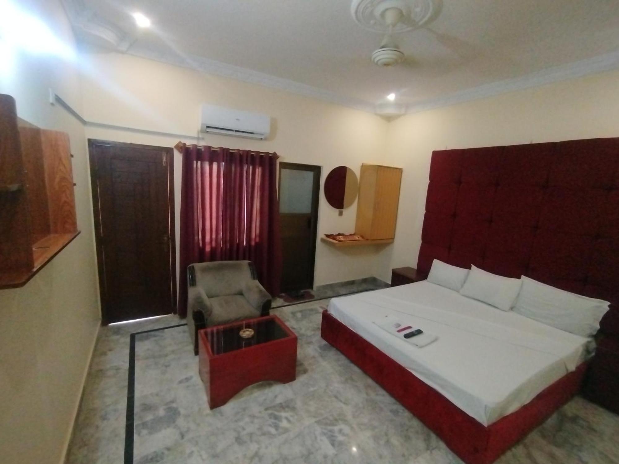 Hotel Crown Plaza, Near Karachi Airport, Darul Sehat Hospital, Dow, Agha Khan And Liaqat Hospital Екстериор снимка